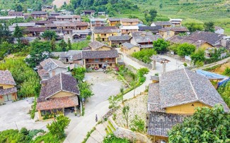 Developing tourism helps ethnic people in Dong Van Karst Plateau escape poverty
