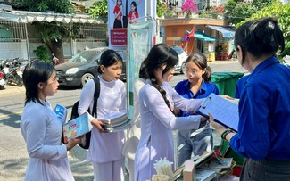 “Exchanging Books for Plants” nurtures green hopes