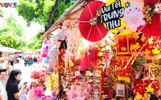 Phố cổ Hà Nội rộn rã đón Trung Thu