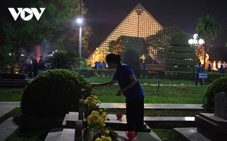 Tuổi trẻ Điện Biên thắp nến tri ân các anh hùng liệt sỹ tại Nghĩa trang A1
