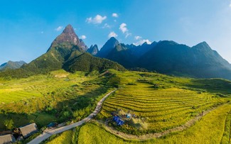 Vẻ đẹp dãy núi Chu Va, Lai Châu
