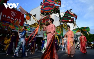 Rộn ràng lễ hội đường phố “Sắc màu văn hoá”