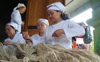 ゲアン省に暮らすトー族のハンモック編みの伝統工芸