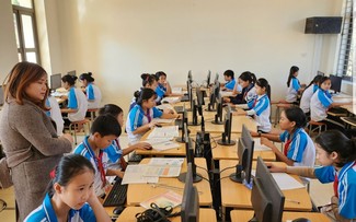 ホアビン省カオフォン県における少数民族出身の生徒への支援