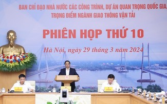 チン首相、交通運輸部門の重点的プロジェクト指導国家委員会第10回会議を主催