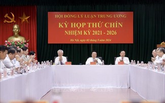 ベトナム祖国統一50年の理論と実践に関する総括案について意見交換