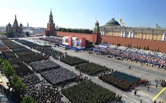 ロシアで戦勝記念日の軍事パレード　プーチン氏も演説へ