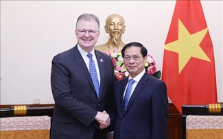 ベトナム・アメリカ 関係の強化に取り組む