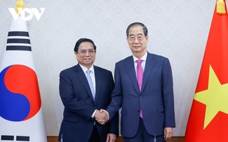 チン首相、韓国のハン首相と会談