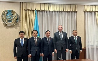 越南希望与哈萨克斯坦加强所有领域合作关系