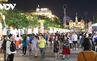 热闹非凡的奠边府和西北各省文化旅游周在胡志明市举行