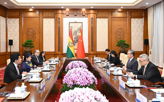 中国与玻利维亚加强多领域合作