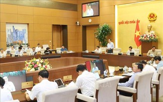 越南国会常委会第33次会议：促进增长与稳定宏观经济两项重任同时推进