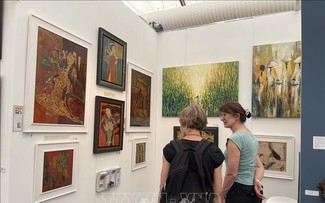 越南画作在英国伦敦艺术博览会上受到强烈关注