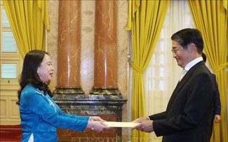 ​  越南国家代主席武氏映春会见前来递交国书的日本新任驻越大使