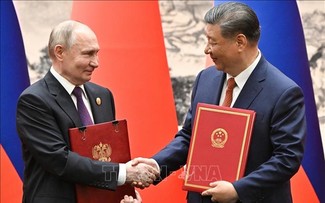 中俄两国领导人发表联合声明，承诺进一步深化双边关系