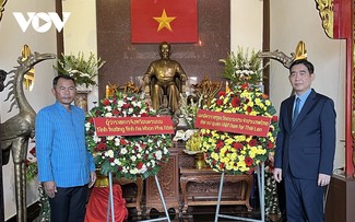 在国外举行纪念胡志明主席诞辰活动