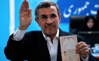 前总统内贾德登记竞选伊朗总统