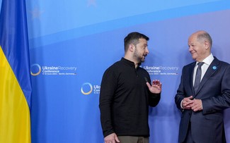 乌克兰总统泽连斯基出席乌克兰重建会议