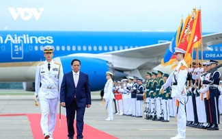 范明政抵达城南军用机场，开始正式访问韩国