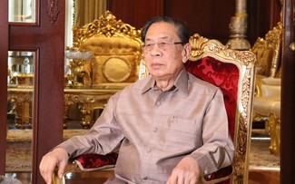 阮富仲总书记的经验对老挝党和国家来说极其宝贵