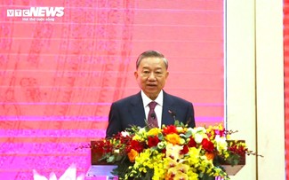 中共中央总书记、国家主席习近平向越共中央总书记、国家主席苏林致贺电