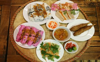 Le 'bánh cuôn' au fruit du dragon