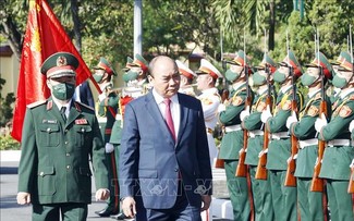 Staatspräsident Nguyen Xuan Phuc überprüft Kampfbereitschaft in Division 5