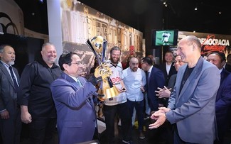 Premierminister Pham Minh Chinh besucht den Fußballklub Corinthians in São Paulo