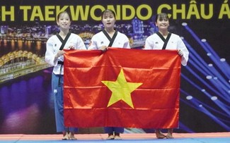 Drei vietnamesische Taekwondo-Kämpferinnen gewinnen eine Goldmedaille bei Taekwondo-Asienmeisterschaft 2024