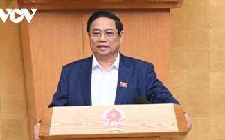 Premierminister Pham Minh Chinh leitet die Regierungssitzung im Mai