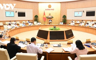 Premierminister Pham Minh Chinh leitet die Regierungssitzung zum Gesetzaufbau im Juni