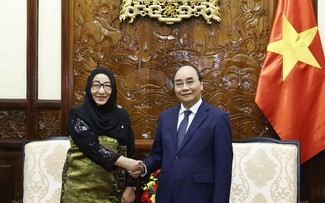 Staatspräsident Nguyen Xuan Phuc trifft neue Botschafter aus Aserbaidschan und Brunei