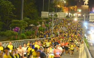 11.000 Sportler beteiligen sich am Marathon VP Bank Ho Chi Minh City Midnight