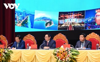 PM Pham Minh Chinh Memimpin Konferensi Implementasi Program Aksi mengenai Pengembangan Daerah Trung Bo Utara dan Daerah Pesisir Trung Bo, Vietnam Tengah