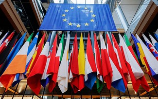 KTT Uni Eropa Berusaha Mengatasi Tantangan-Tantangan Internal Blok