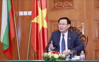 Ketua MN Vietnam, Vuong Dinh Hue Menemui Beberapa Dubes Vietnam di Negara-Negara Eropa