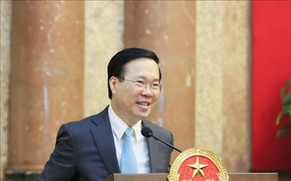 Presiden Vietnam, Vo Van Thuong Bertemu dengan Wakil Dana Beasiswa Vu A Dinh dan Klub Demi Hoang Sa, Truong Sa yang Tercinta