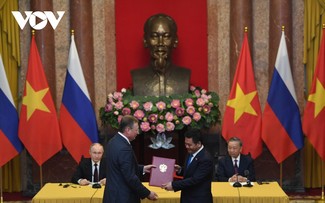 Вьетнам и РФ подписали множество документов о сотрудничестве в ходе визита Президента Владимира Путина во Вьетнам