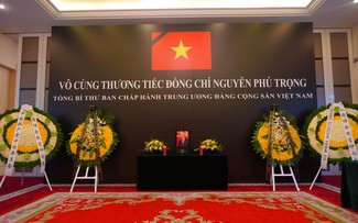 Генеральный секретарь ЦК КПК, Председатель КНР Си Цзиньпин почтил память Генерального секретаря ЦК КПВ Нгуен Фу Чонга