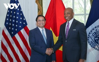 Thủ tướng Chính phủ Phạm Minh Chính gặp Thị trưởng thành phố New York Eric Adams