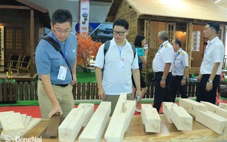 Khai mạc Hội chợ Đồ gỗ xuất khẩu phục vụ thị trường nội địa