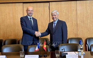 Tăng cường mối quan hệ chính trị và đối ngoại nhân dân Việt Nam - Pháp