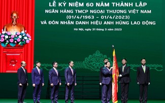 Prime Minister urges Vietcombank to reach out to the world