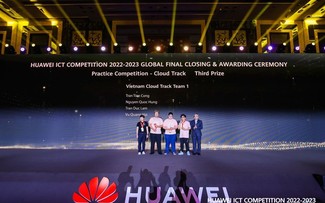 Vietnamese students win third prize at Huawei ICT Competition 
