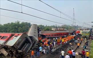 Vietnamese leaders extend condolences on India tragic train crash 