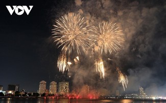 Han River fireworks sparkle on opening night of Danang festival 