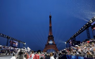Paris Olympics opens with grandiose show, parade along the Seine