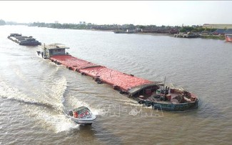 Вьетнам повышает роль внутреннего водного транспорта в своей экономике