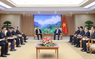 Премьер-министр Фам Минь Тинь принял зампредседателя ПК Всекитайского собрания народных представителей